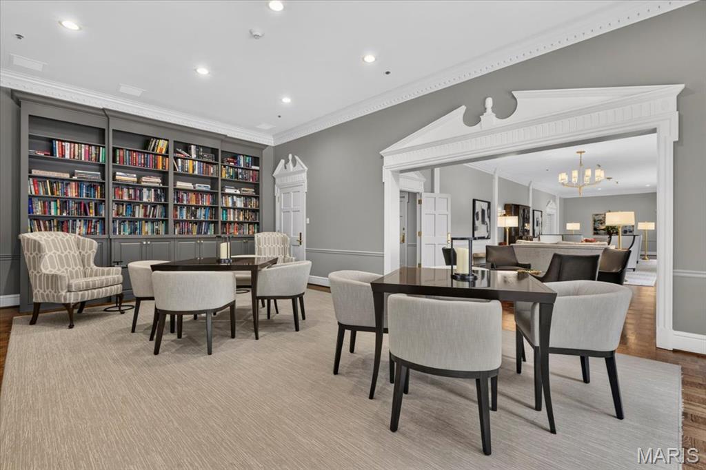 816 S Hanley Road Unit: 15B
