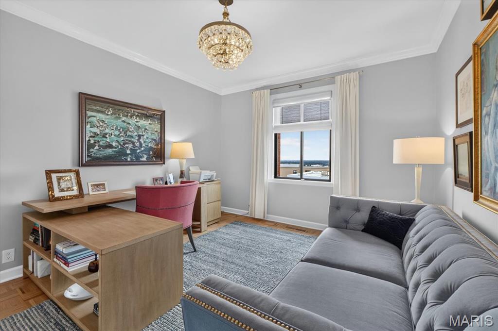 816 S Hanley Road Unit: 15B