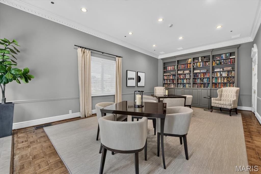 816 S Hanley Road Unit: 15B