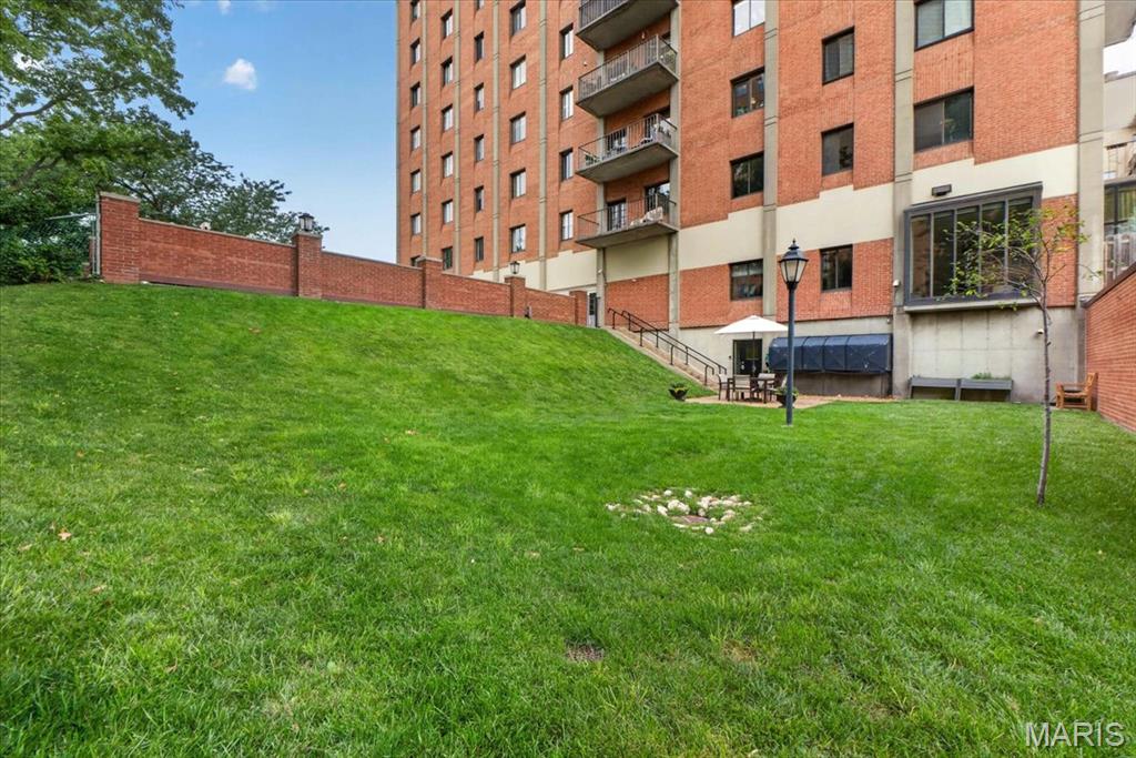 816 S Hanley Road Unit: 15B