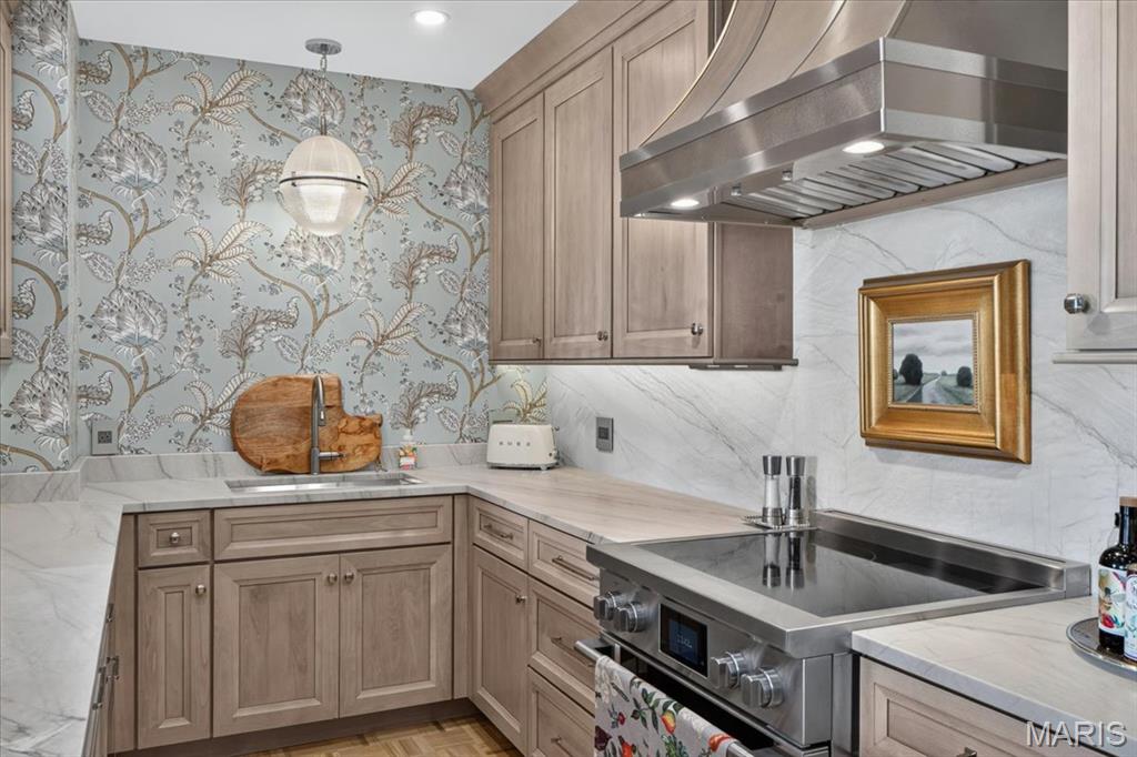 816 S Hanley Road Unit: 15B