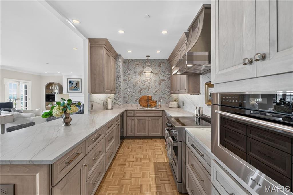 816 S Hanley Road Unit: 15B