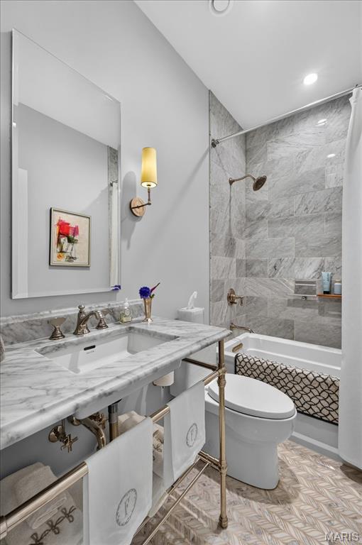 816 S Hanley Road Unit: 15B