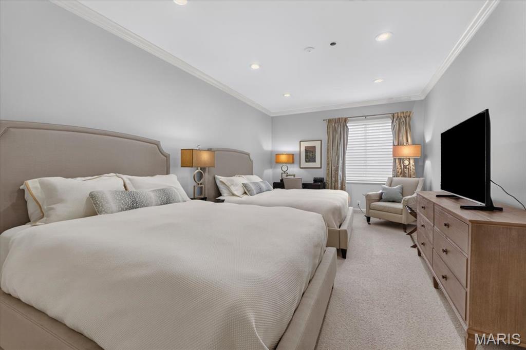 816 S Hanley Road Unit: 15B