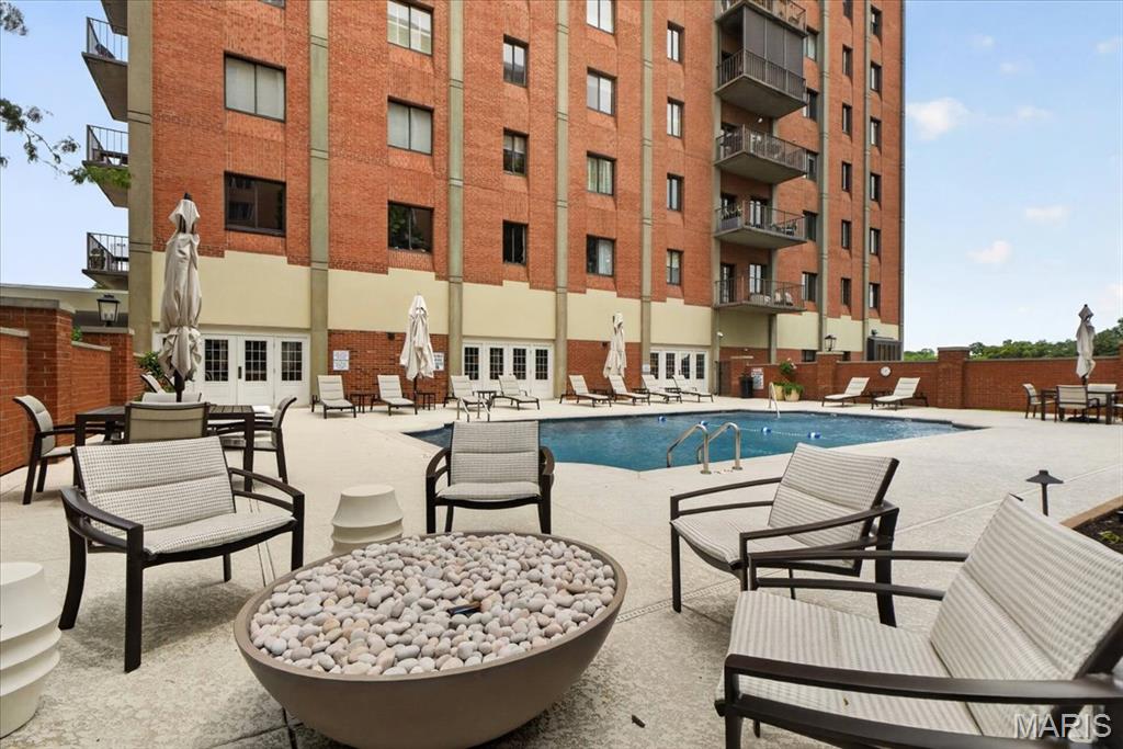 816 S Hanley Road Unit: 15B