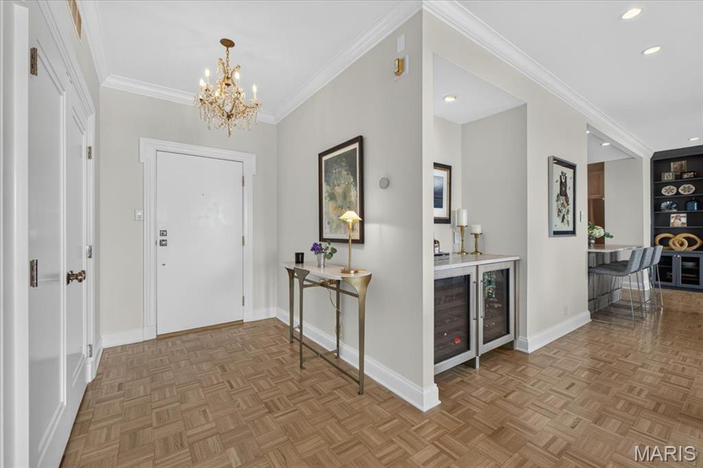 816 S Hanley Road Unit: 15B