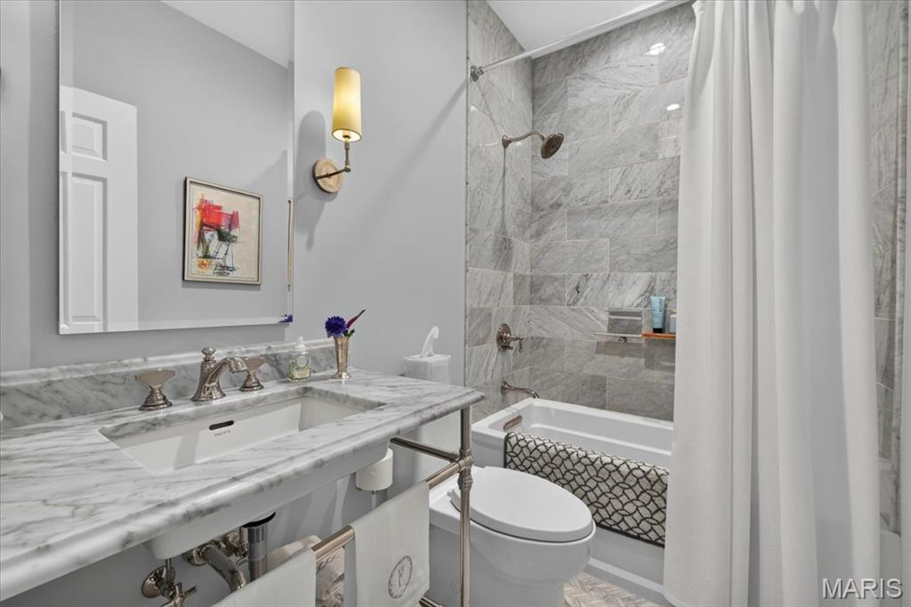 816 S Hanley Road Unit: 15B