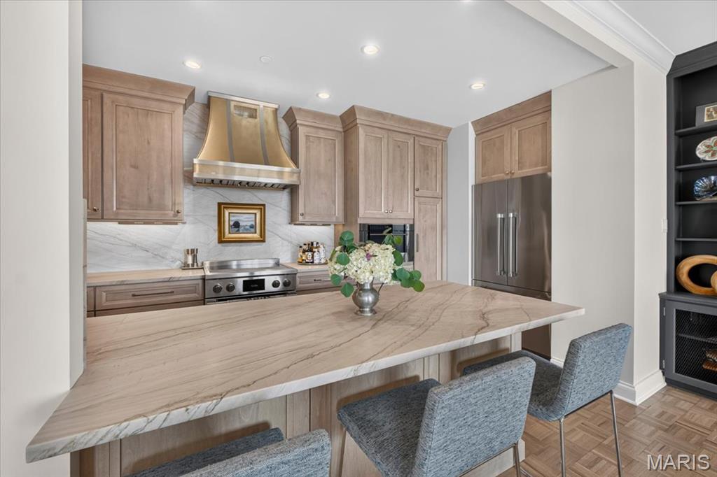 816 S Hanley Road Unit: 15B