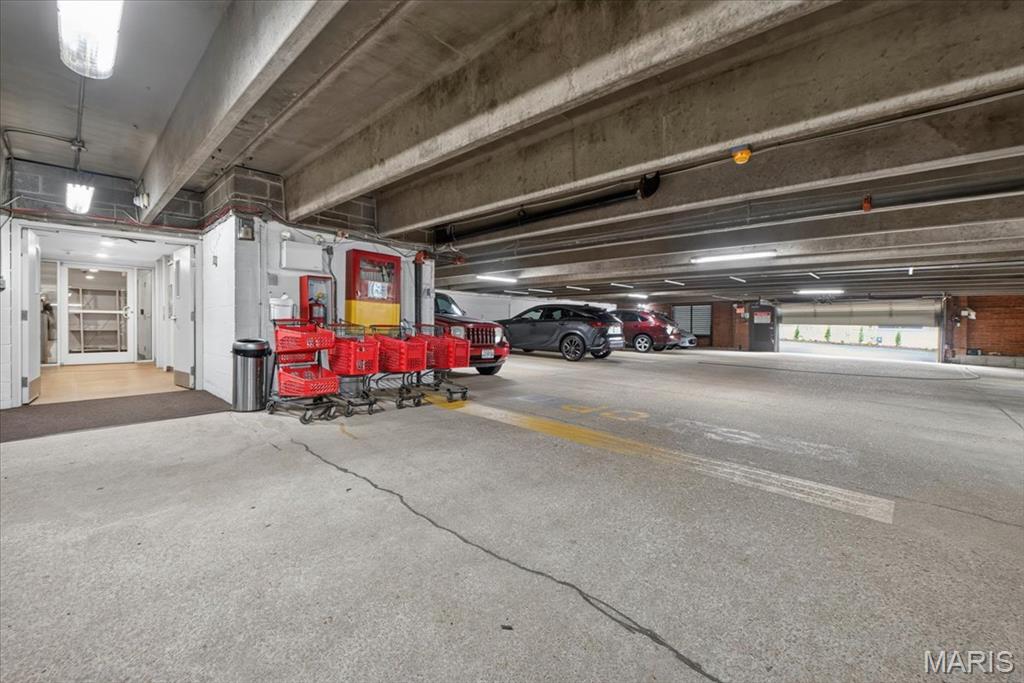 816 S Hanley Road Unit: 15B