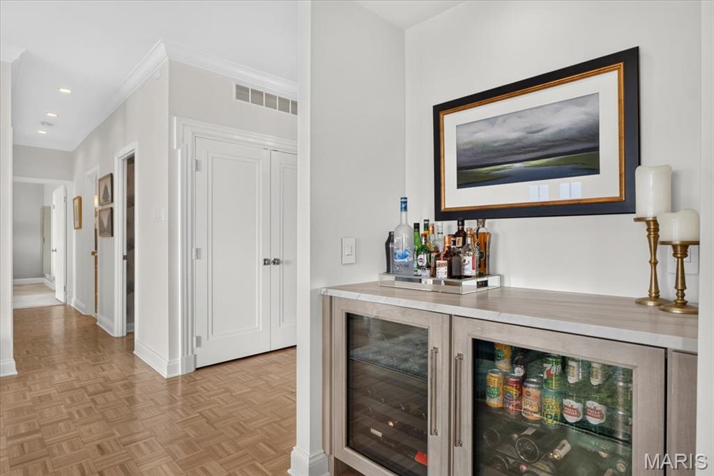 816 S Hanley Road Unit: 15B