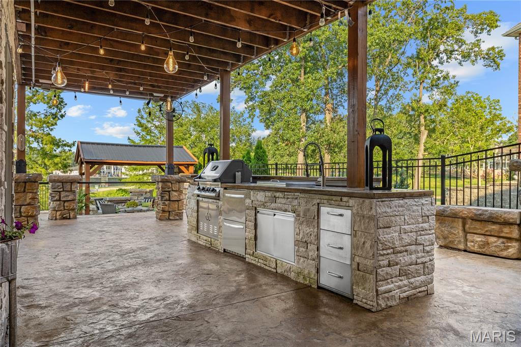 5 Shelbourne Wood Court