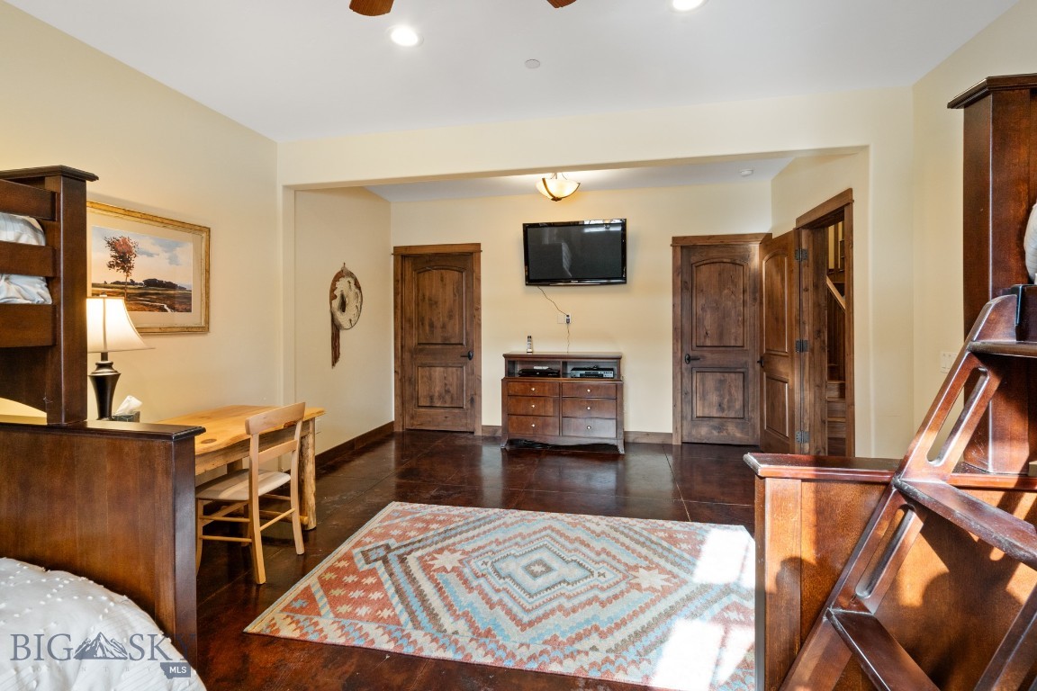 1548 Riverview Lane
