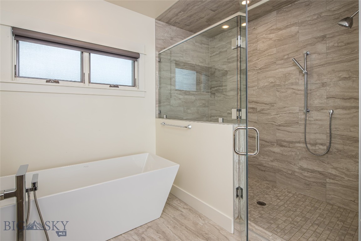 225 Pheasant Tail Ln B