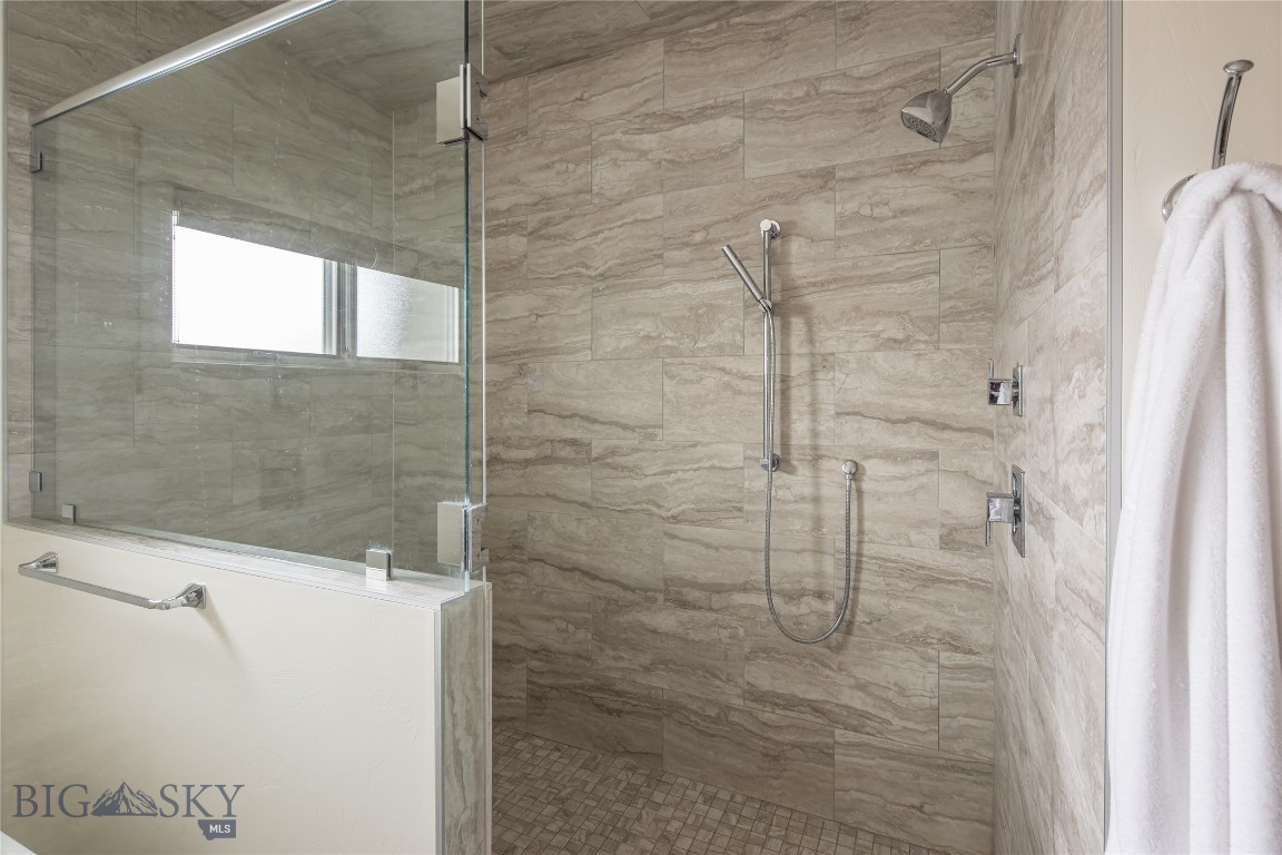 225 Pheasant Tail Ln B