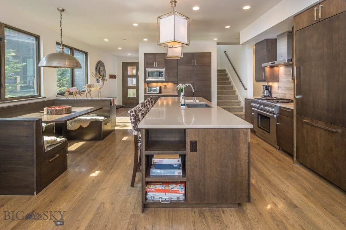 10 Alpine Bend Drive