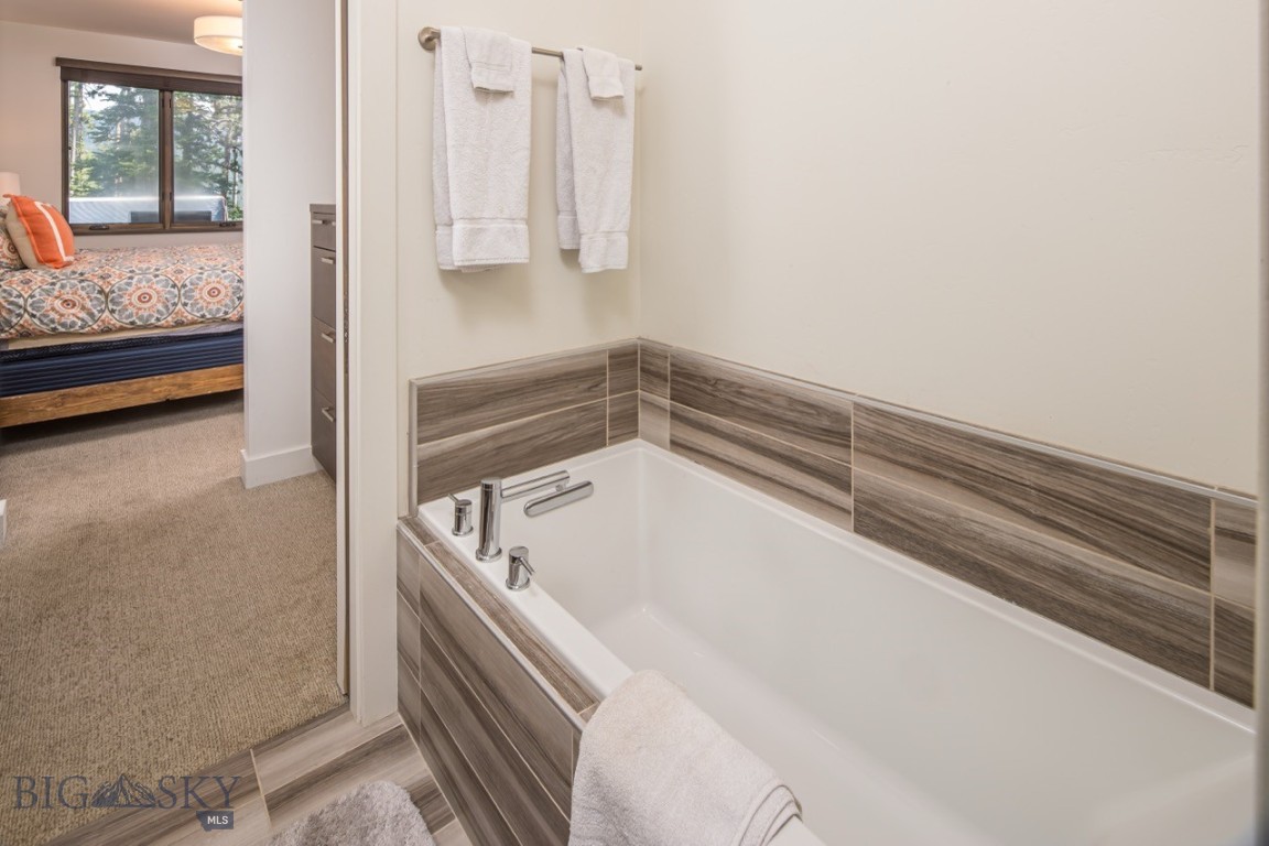 10 Alpine Bend Drive