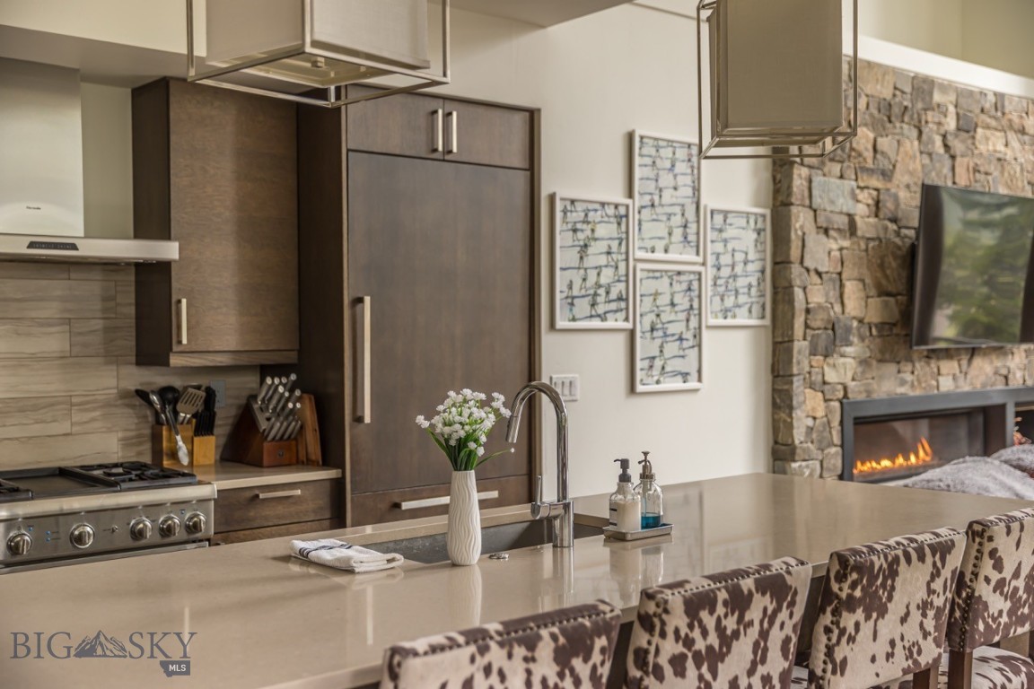 10 Alpine Bend Drive