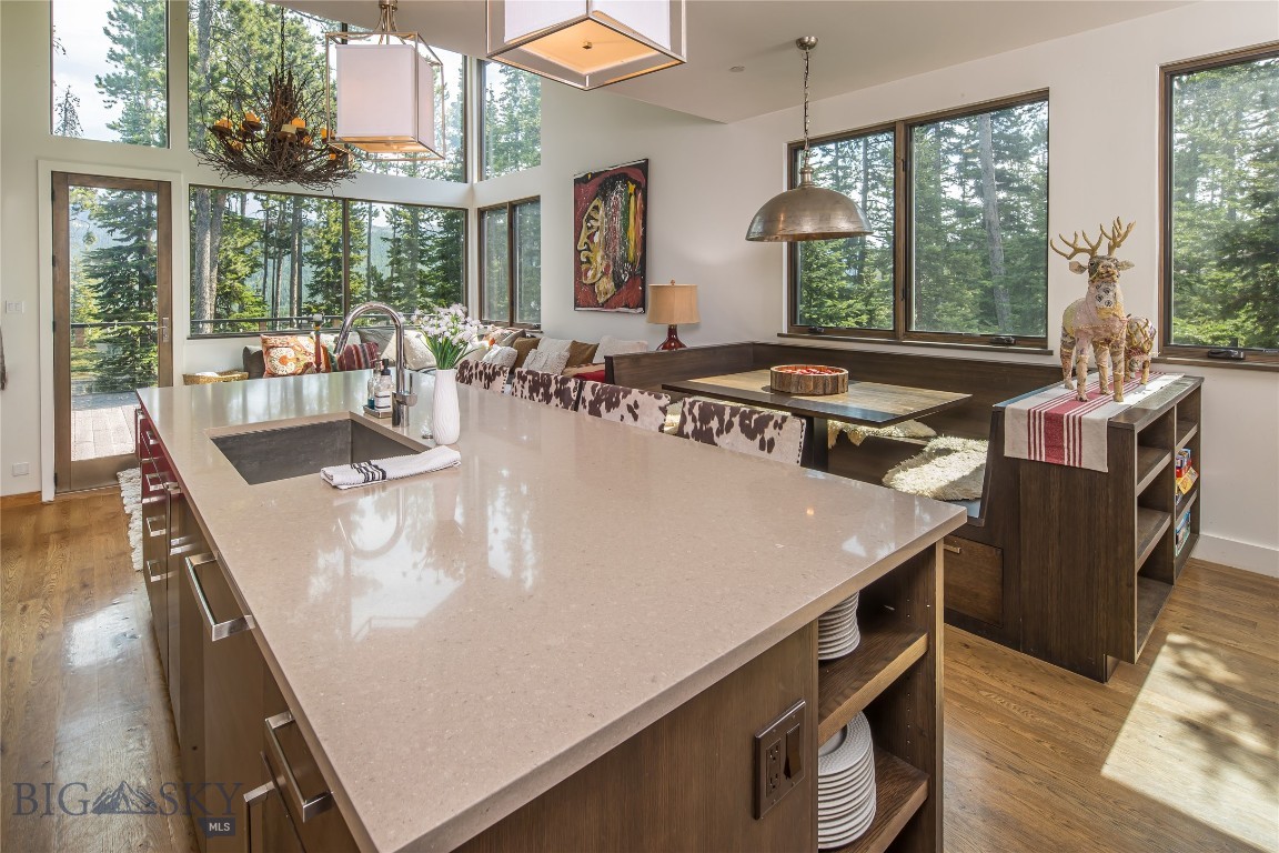 10 Alpine Bend Drive