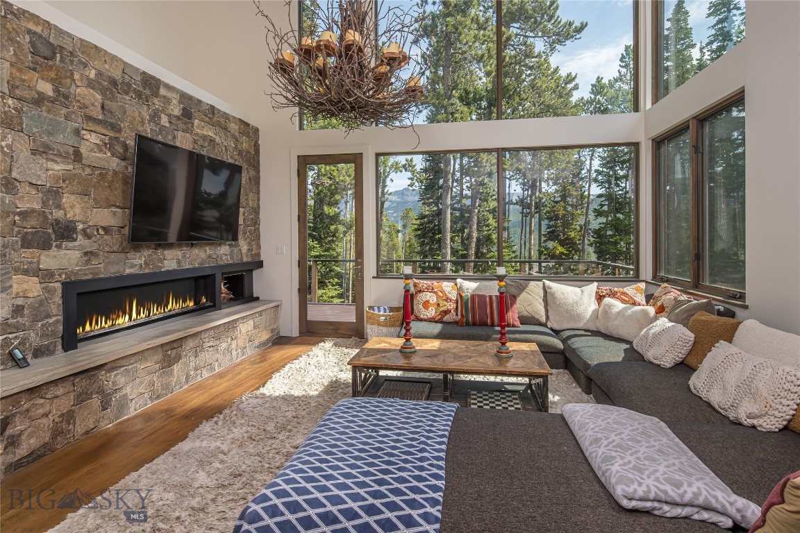 10 Alpine Bend Drive