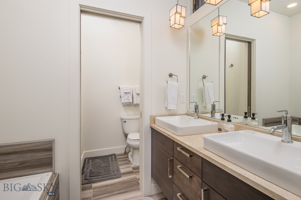 10 Alpine Bend Drive