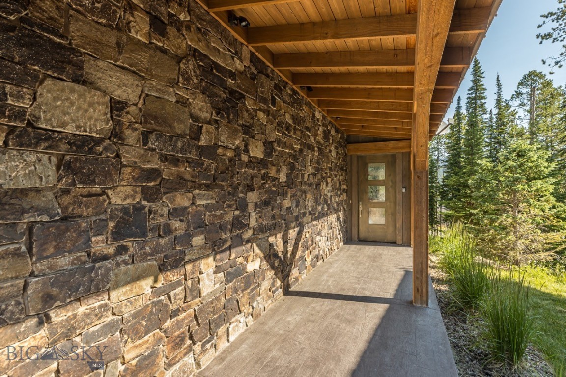 10 Alpine Bend Drive