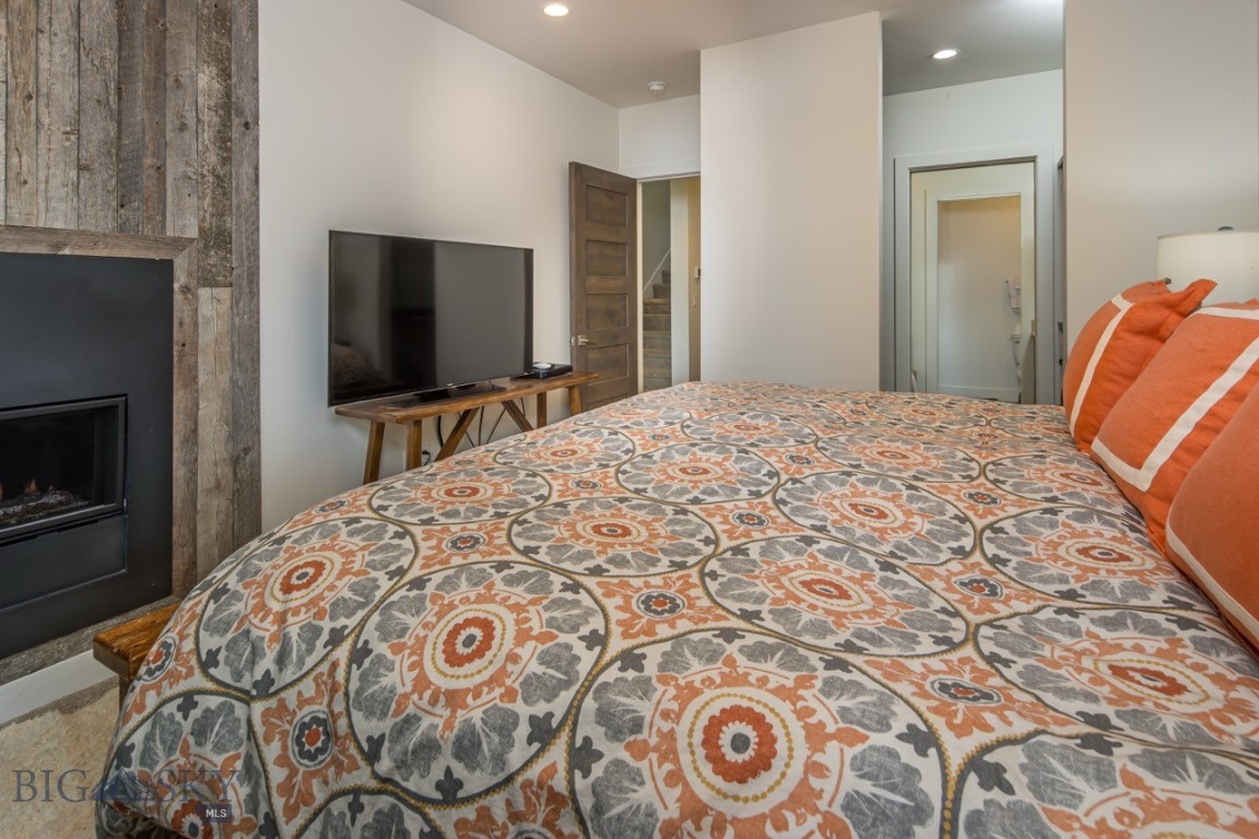 10 Alpine Bend Drive