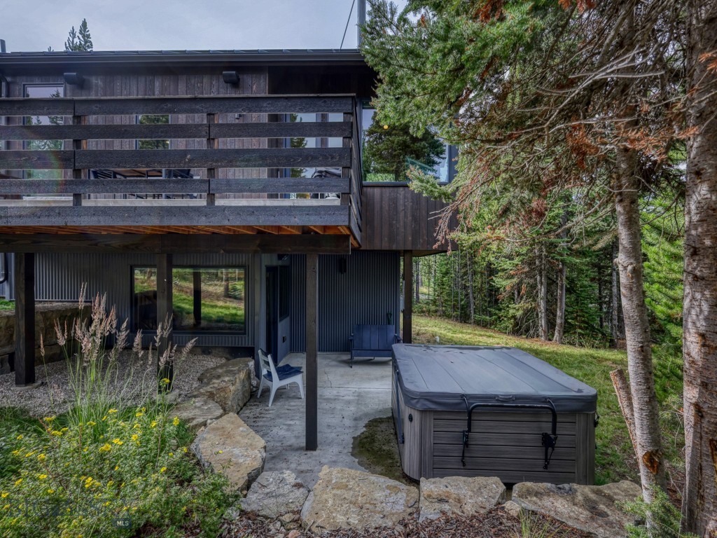 4 Lakewood Drive