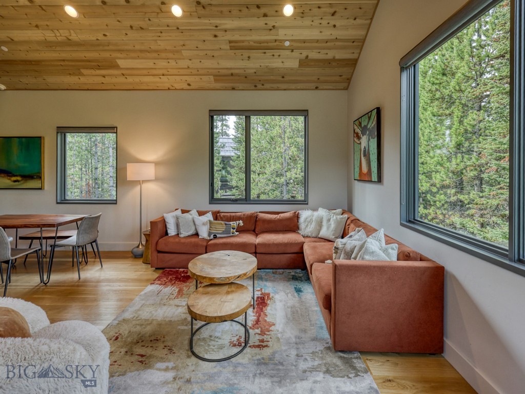 4 Lakewood Drive