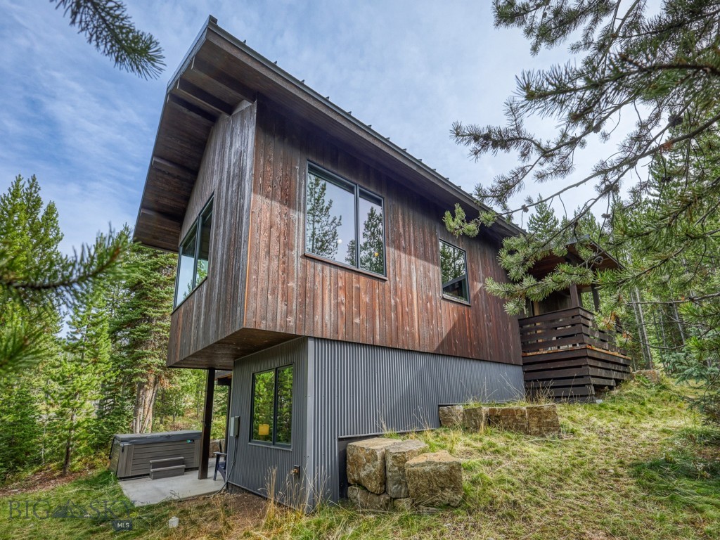 4 Lakewood Drive