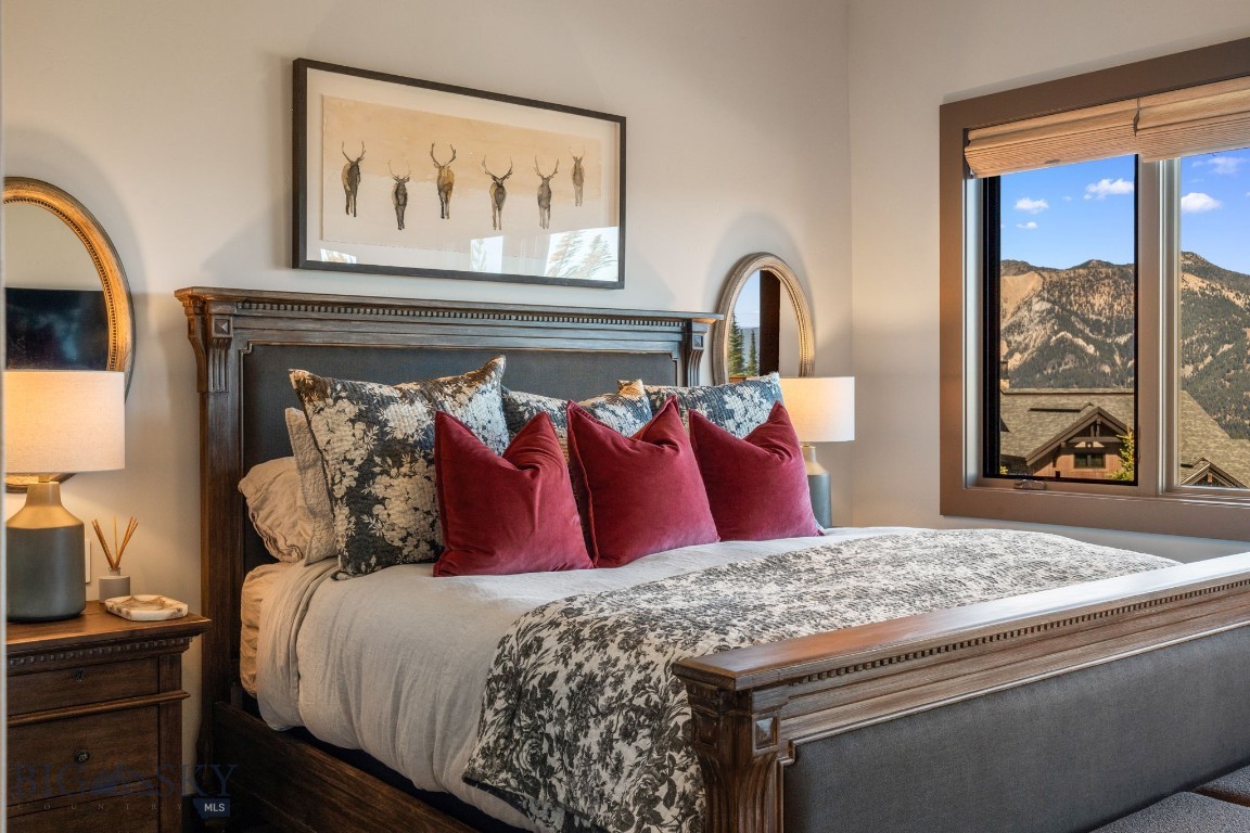 24 Pale Morning Spur