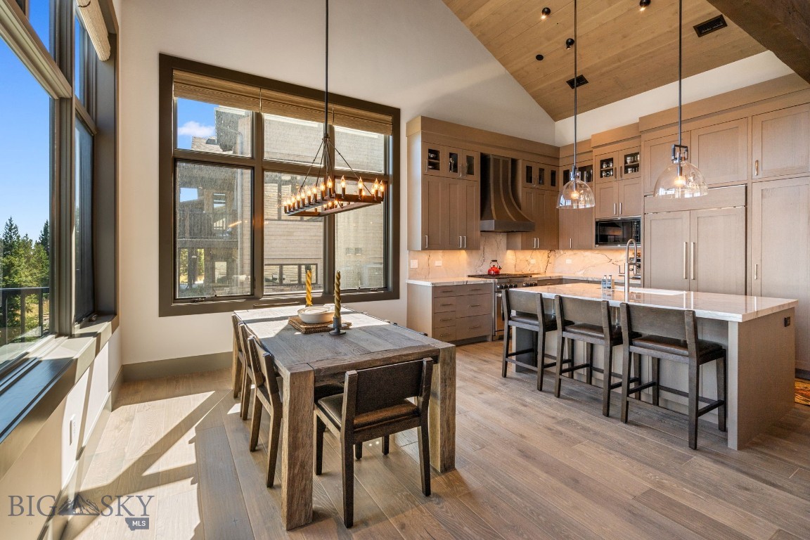 24 Pale Morning Spur