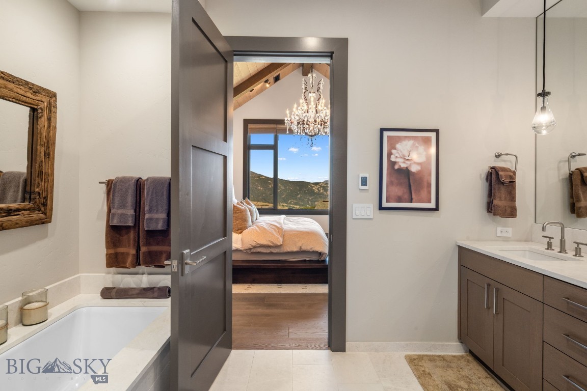 24 Pale Morning Spur