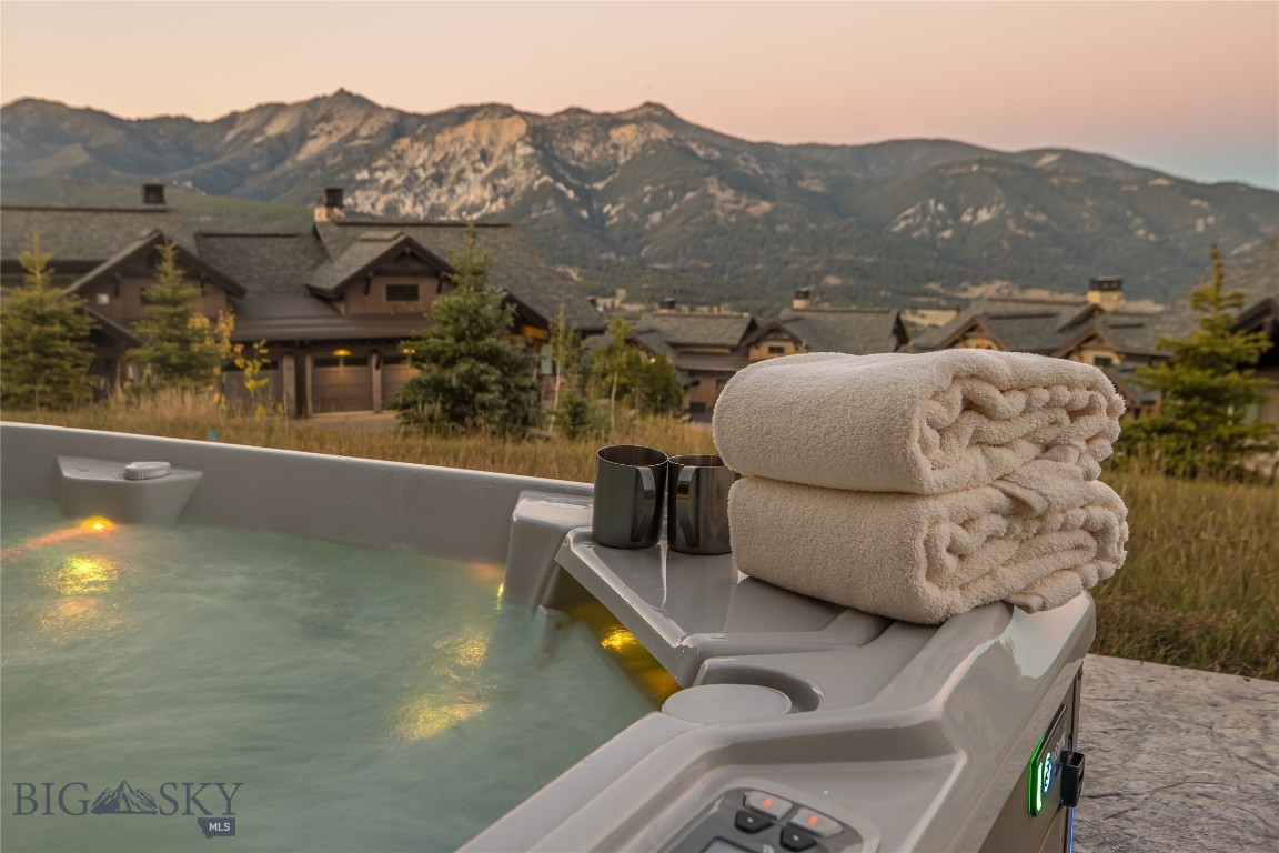 24 Pale Morning Spur