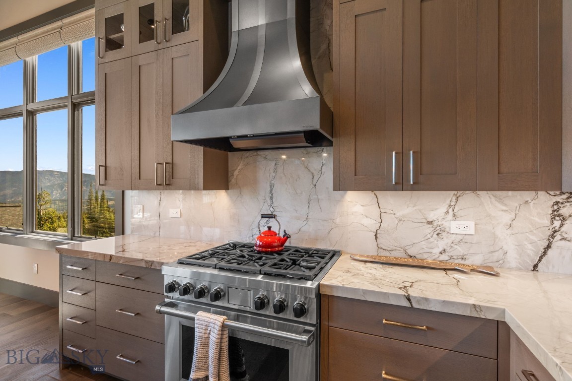 24 Pale Morning Spur