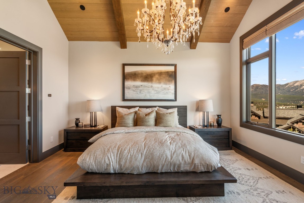 24 Pale Morning Spur