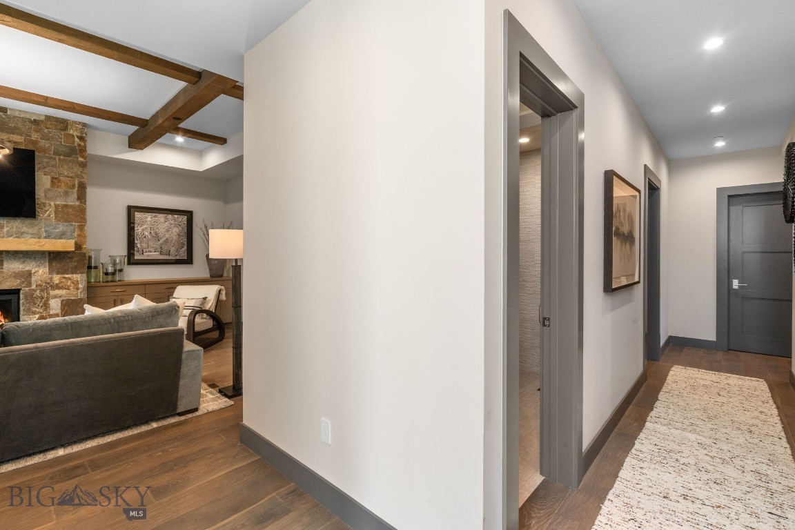 24 Pale Morning Spur