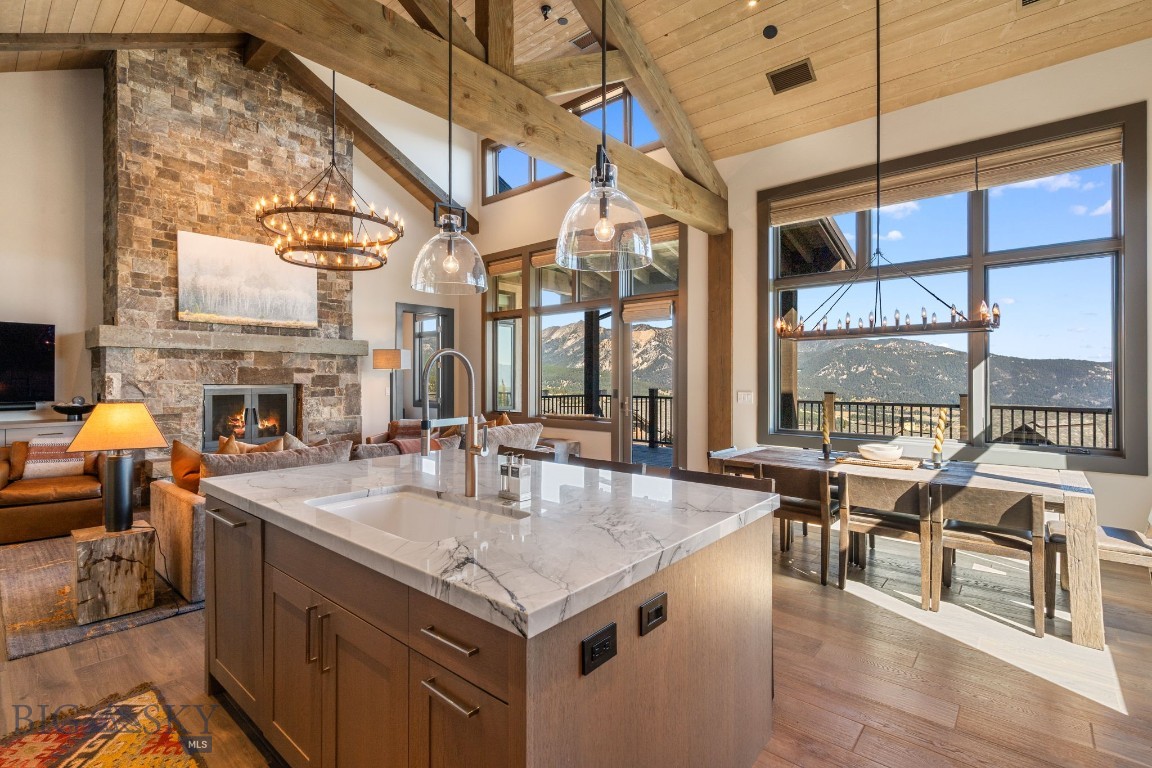 24 Pale Morning Spur