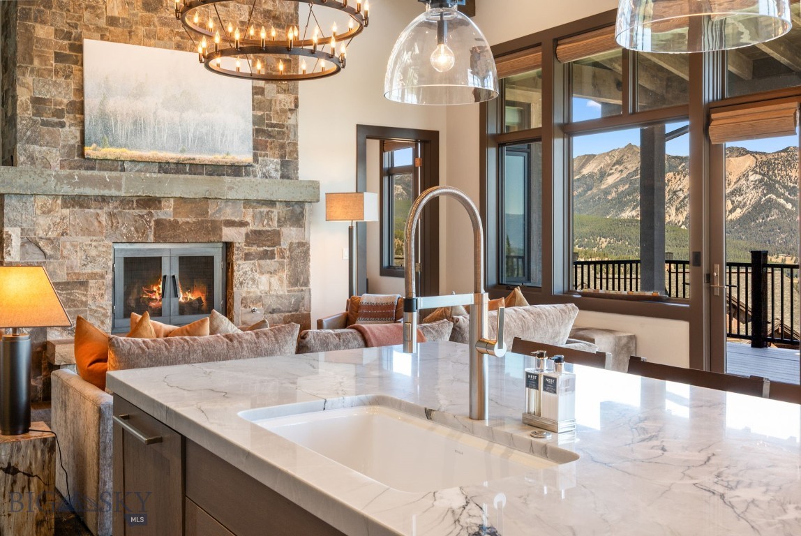 24 Pale Morning Spur