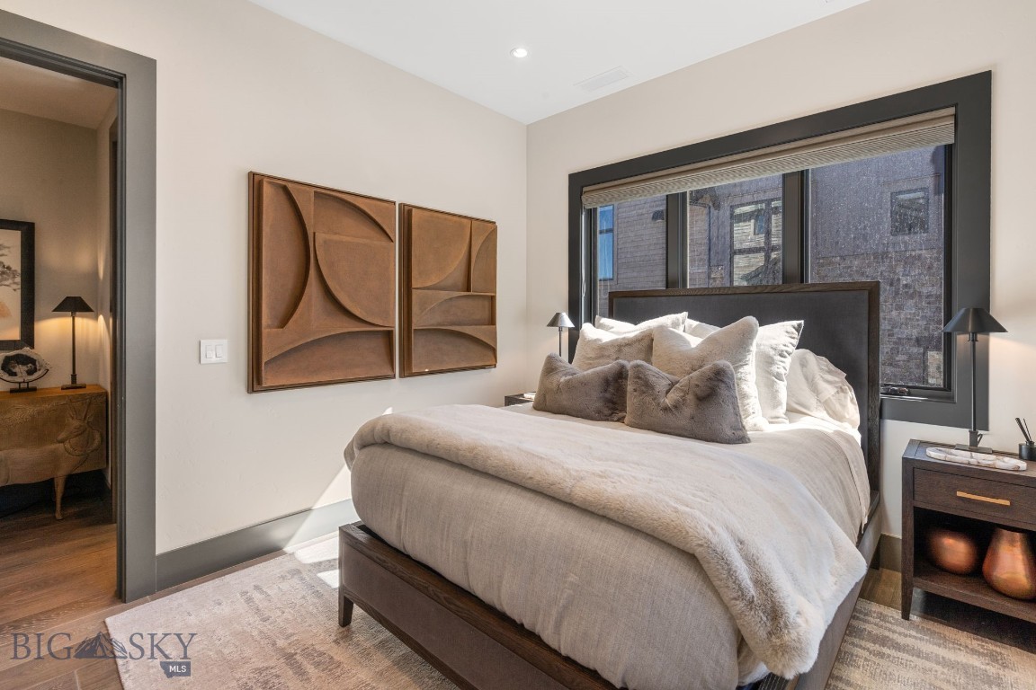 24 Pale Morning Spur