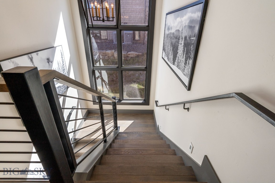 24 Pale Morning Spur