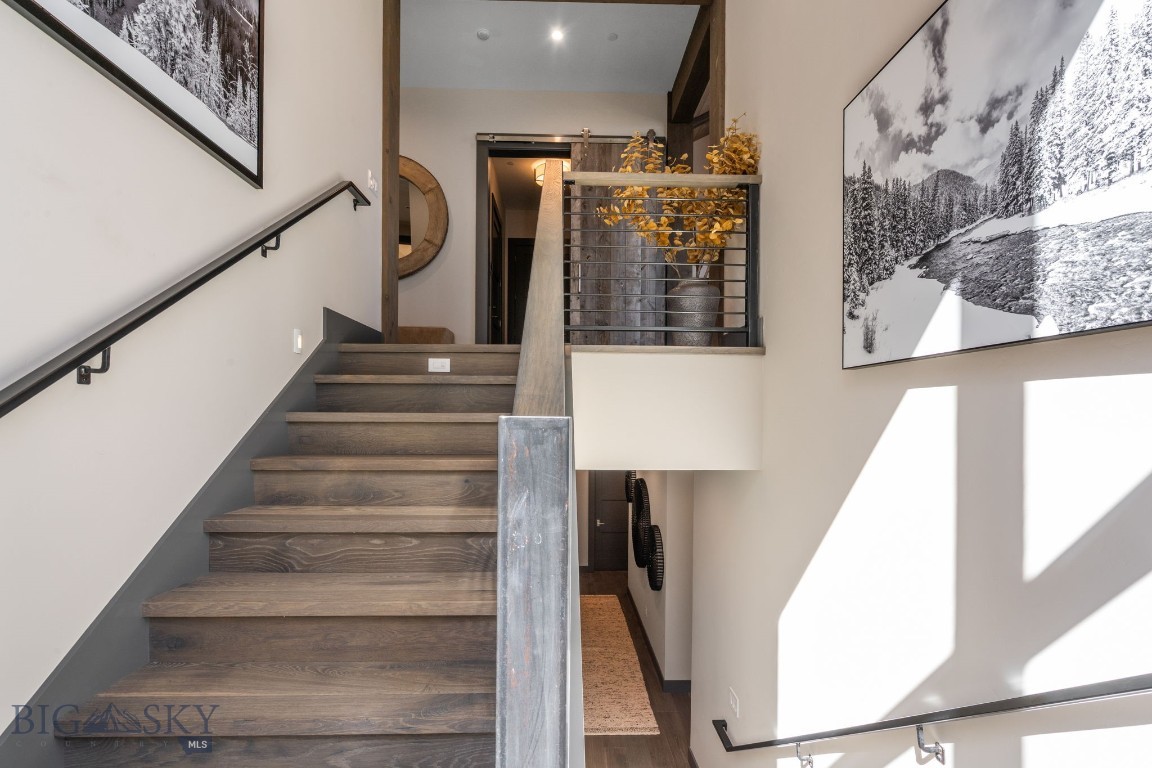 24 Pale Morning Spur