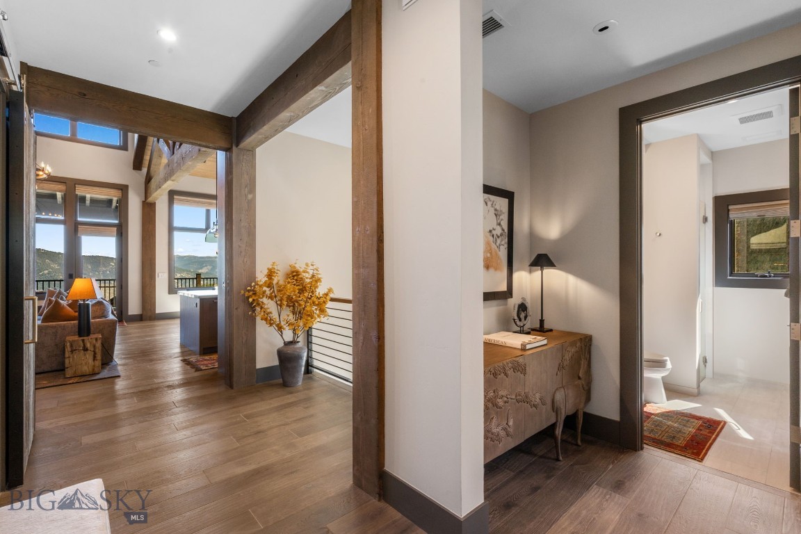 24 Pale Morning Spur