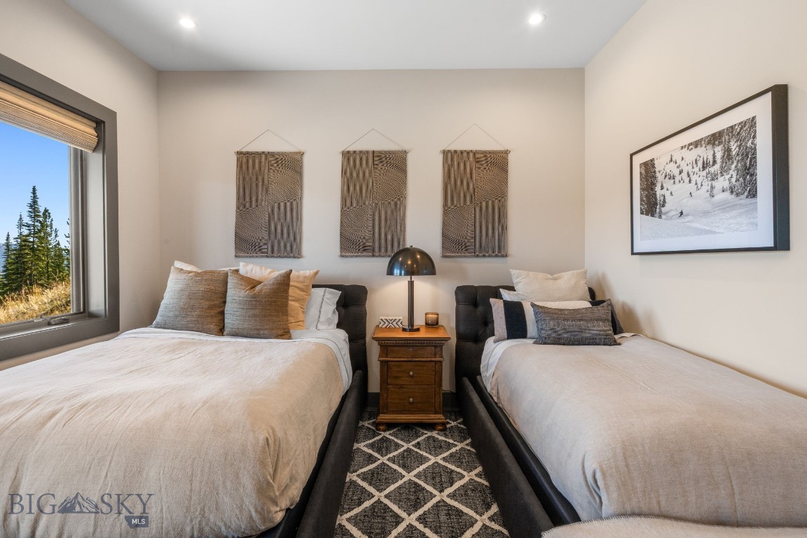 24 Pale Morning Spur