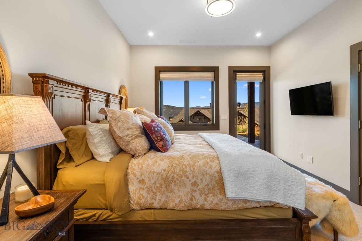 24 Pale Morning Spur