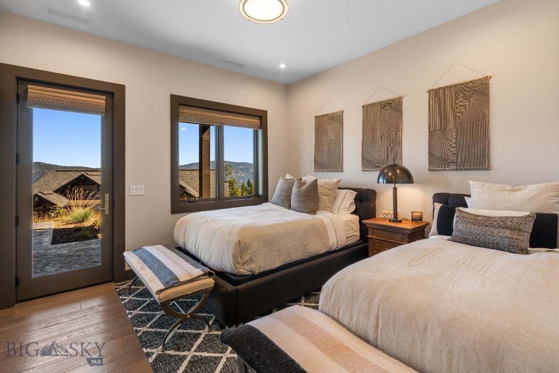 24 Pale Morning Spur