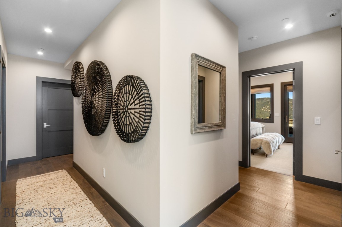 24 Pale Morning Spur