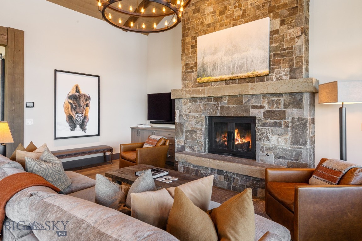 24 Pale Morning Spur