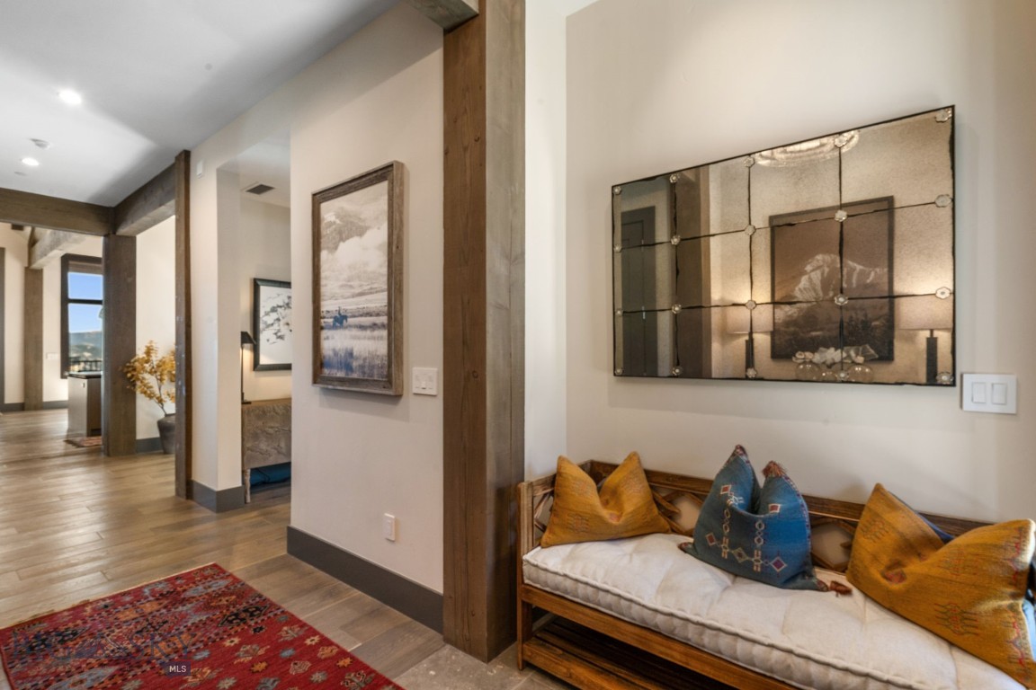 24 Pale Morning Spur