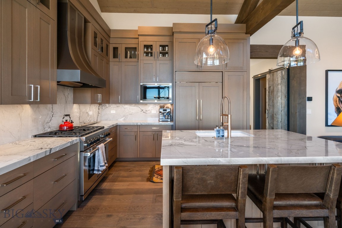 24 Pale Morning Spur