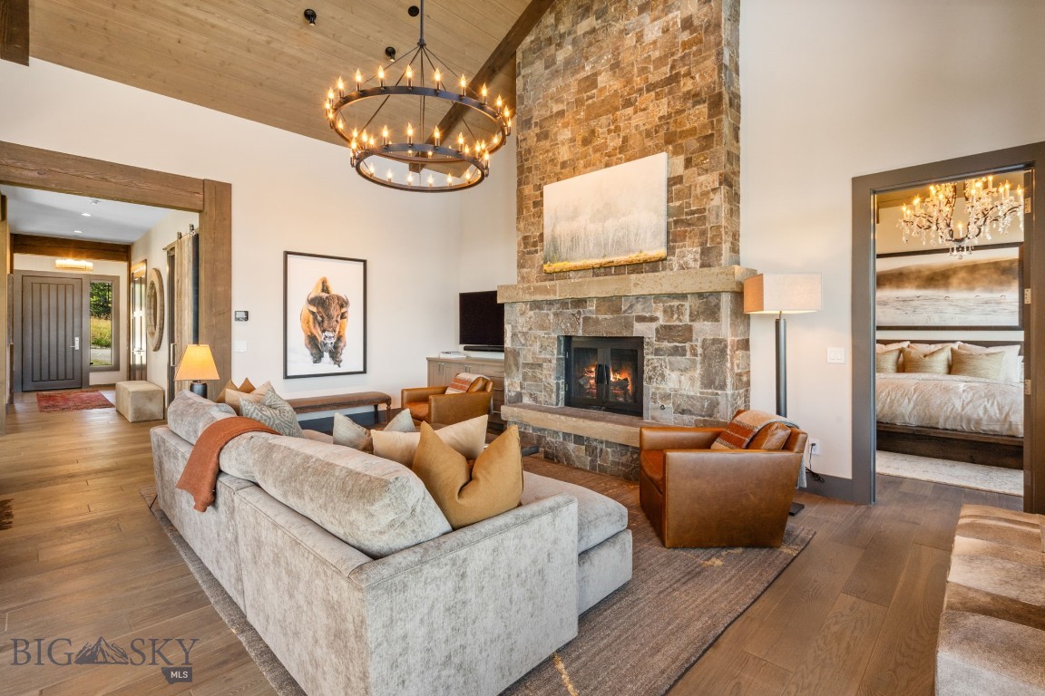 24 Pale Morning Spur